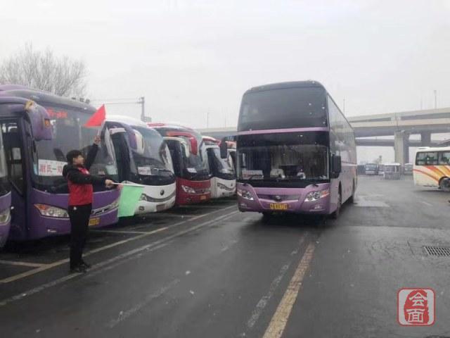 今天,鄭州長途汽車客運南站發往南陽,駐馬店,淮陽,鄲城線路的車輛途中